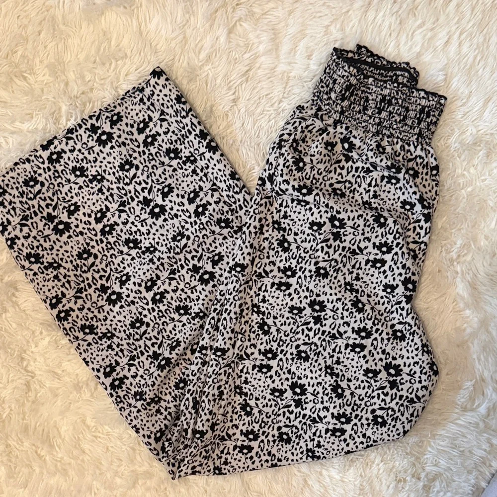 Lulu's Black and White Wide Leg Pants - Picture 3 of 3